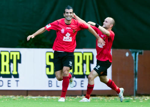  Özgür Yasar och Thomas Carlsson, Vasalund, jubel efter 3-0.