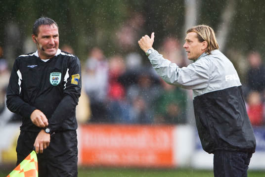  Tony Gustavsson, tränare Hammarby. Assisterande domare, regn.