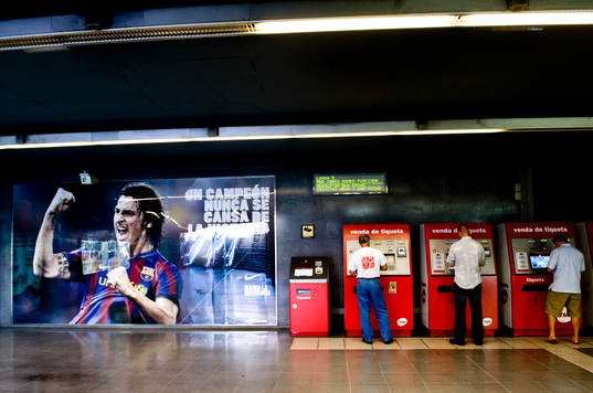 Zlatan Ibrahimovic på en affisch i stan