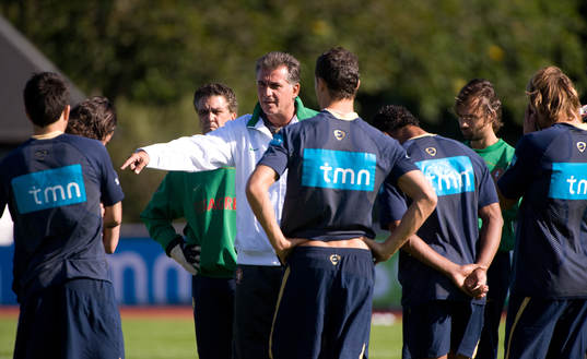 Carlos Queiroz, Förbundskapten, instruerar bla Deco och