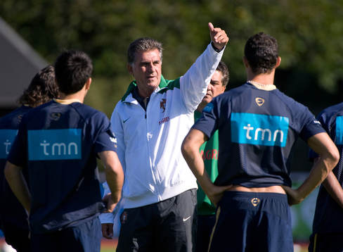 Carlos Queiroz, Förbundskapten, instruerar bla Deco och