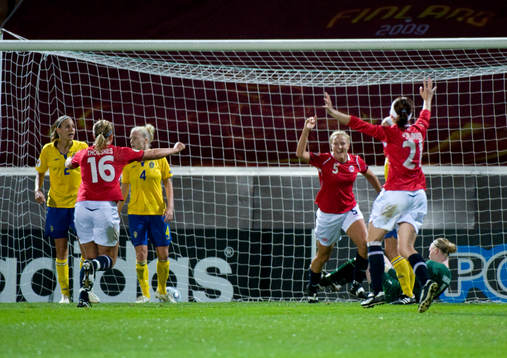  Anneli Giske, Norge gör 0-2, jubel