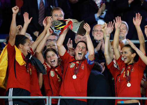 Birgit Prinz, Tyskland, jubel med pokal.
