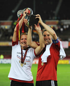  Kerstin Stegemann och Birgit Prinz, Tyskland, jubel, pokal.