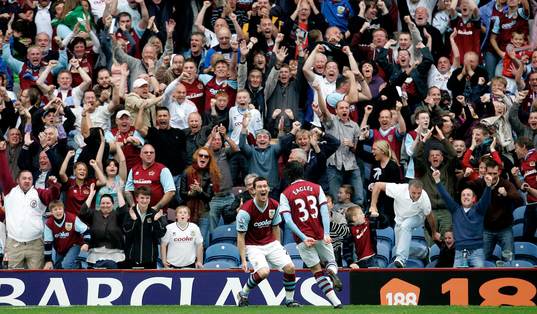  David Nugent, glädje och jubel efter 2-1 till Burnley.
