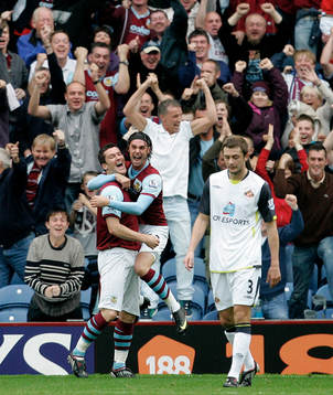  David Nugent och Chris Eagles, glädje och jubel efter 2-1 till Burnley. 
