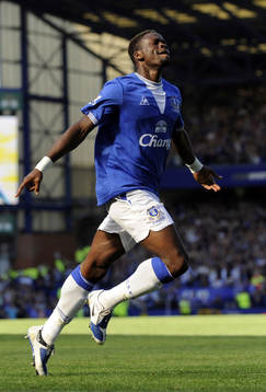 Louis Saha, glädje och jubel över andra målet för