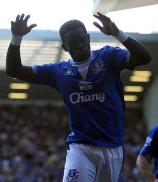 Louis Saha, glädje och jubel över andra målet för