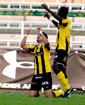  Vinicius Lopes Souto, Häcken (i mitten) gjorde 2-2. Jubel med John Chibuike.