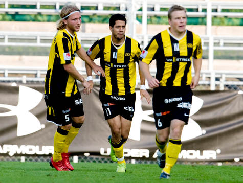  Vinicius Lopes Souto, Häcken (i mitten) gjorde 2-2. Jubel.