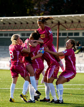   Nera Smajic, Ldb har gjort 1-0. Jubel bland Ldb spelarna.