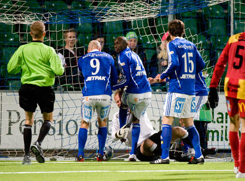 Bråk mellan Christian Frealdsson, Målvakt Syrianska och