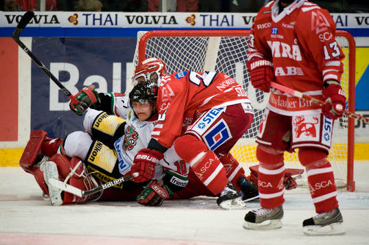 Per-Åge Skröder, Modo blir nertryckt av Tomas Skogs,