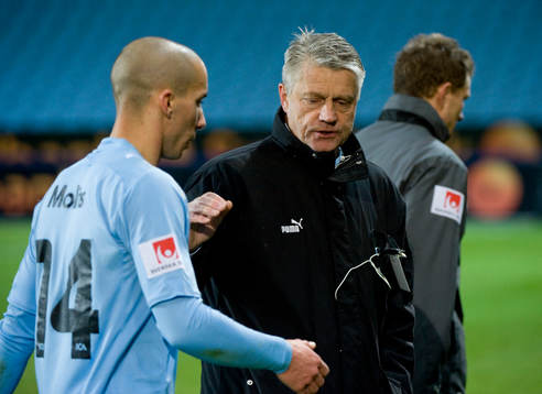  Hasse Borg tackar Guillermo Molins efter matchen.