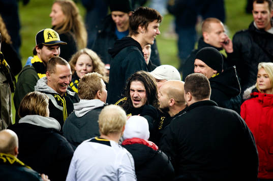  Kaos på innerplan, stormning, SM-guld, jubel, Bojan Djordjic.