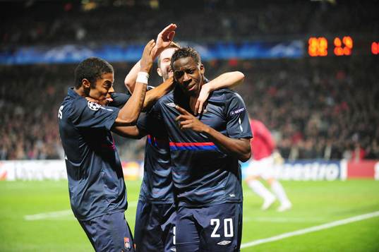  Aly Cissokho, Michel Bastos och Miralem Pjanic, Lyon, glädje, jubel.