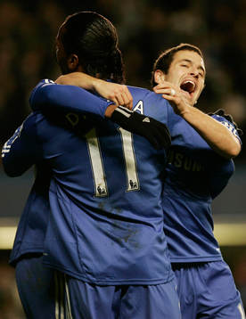  Joe Cole kramar om Didier Drogba, glädje, jubel, Chelsea.
