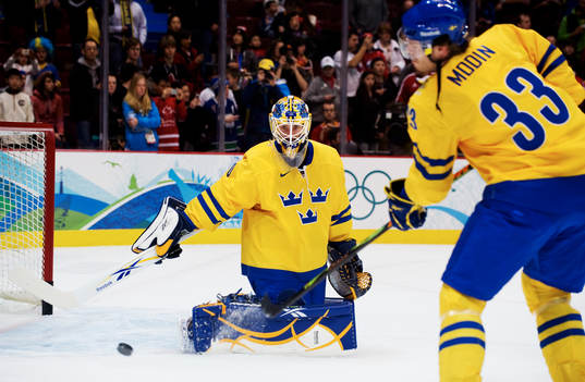 Jonas Gustavsson, målvakt, Sverige, och Fredrik Modin