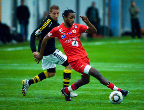 Kenny Pavey, AIK och Yannick Bapupa, Kalmar