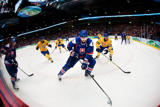 Henrik Tallinder, Sverige, jagar Marian Hossa, Slovakien