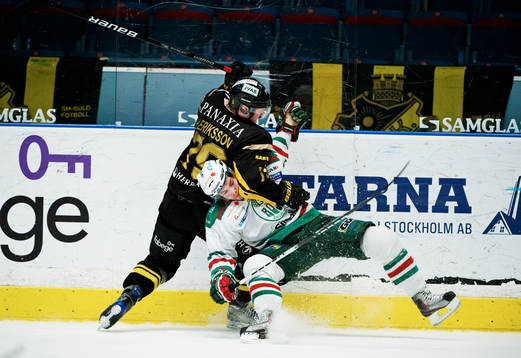 Henrik Eriksson, AIK, tacklar Mads Bödker, Rögle