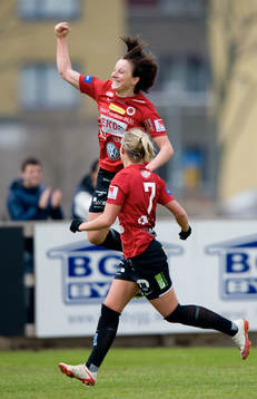  1-0 Antonia Göransson, grattas av Kirsty Yallop. Jubel.