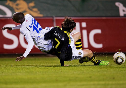  Bojan Djordjic, AIK och Joe Sise, Halmstad.