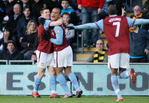  Gabriel Agbonlahor och James Milner, Aston Villa, glädje, jubel.
