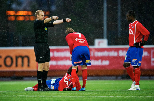 Charles Anderson, Öster, skadade sig i första halvlek.