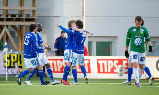  Daniel Sliper, Sundsvall jubel med Emil Forsberg efter 1-1