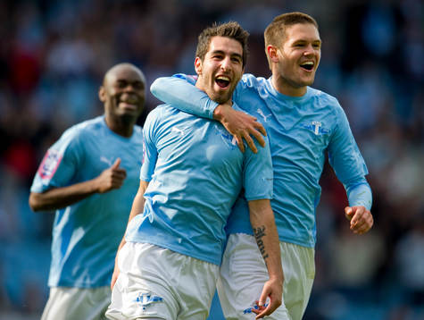   Jimmy Durmaz, Malmö har gjort 1-0, jubel med Ivo Pekalski och Joseph Elanga i bakgrunden.