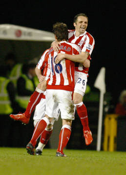  Matthew Etherington jubel med Dean Whitehead, Stoke, efter mål. 
