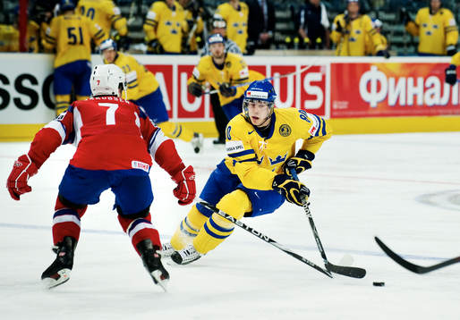 Mattias Weinhandl, Sverige, avancerar in i anfallszon