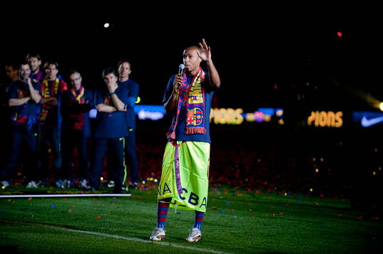 Fotboll, Spansk Liga, La Liga, Barcelona, ligaguld, FC Barcelona firar liguldet 2009/2010, jubel, Thierry Henry håller tal.