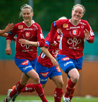  Sanna Talonen och Marie Hammarström, Örebro, jubel efter 0-1.