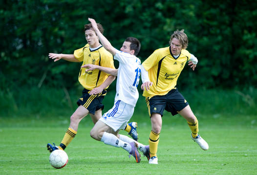  Tuff nickduell när två Ystad-spelare får skyttekungen Fisnik Alaj på fall då överlägsna obesegrade seriesegrarna BW90 (Bjärsjölagård) vann sin 11:e raka. 