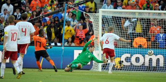  Eljero Elia, Holland i förspelet till 0-2