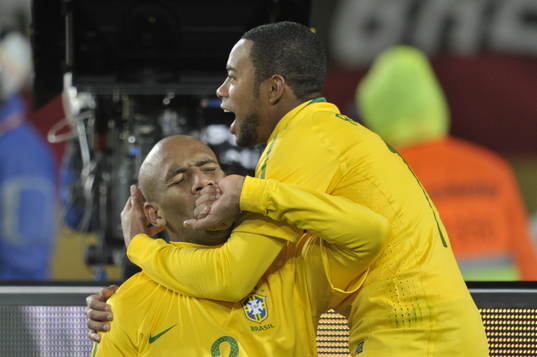  Maicon och Robinho, Brasilien jubel efter 1-0.