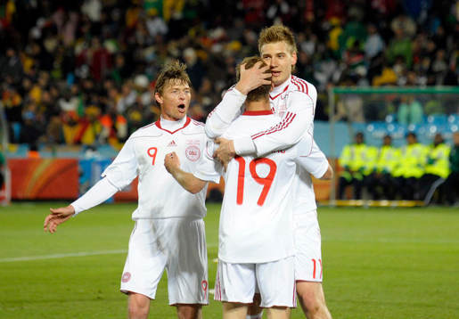  Nicklas Bendtner, Jon Dahl Tomasson och Dennis Rommedahl, Danmark (Jubel).