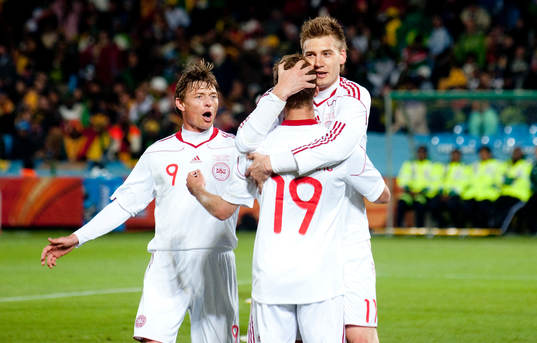  Jon Dahl Tomasson, Dennis Rommedahl, Nicklas Bendtner, Danmark jubel.