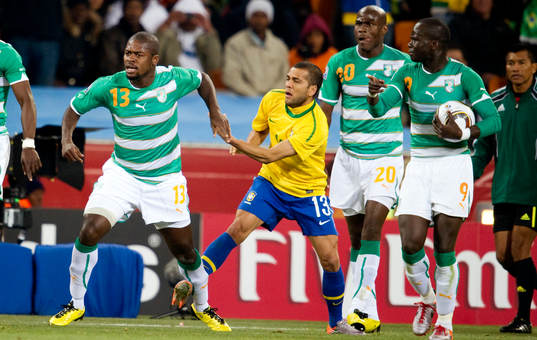 Romaric, Elfenbenskusten är arg och Dani Alves, Brasilien