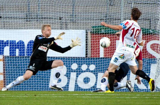 Peter Abrahamsson, målvakt Örgryte. Göran Marklund,