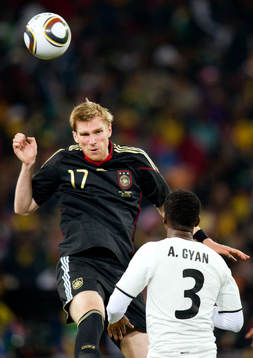  Per Mertesacker, Tyskland, Asamoah Gyan, Ghana.