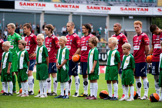 Örgryte hedrar avlidne Assyriska-spelaren Eddie Moussa med