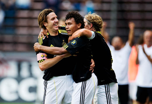  Nils-Eric Johansson, Antônio Flávio och Daniel Tjernström, AIK, jubel efter 2-0.