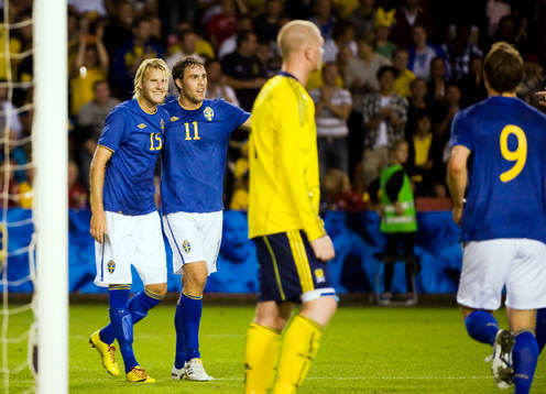  Ola Toivonen och Johan Elmander, Sverige efter 3-0, jubel.