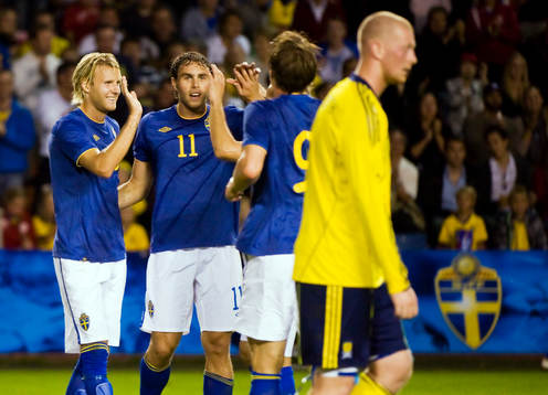  Ola Toivonen och Johan Elmander, Sverige efter 3-0, jubel.