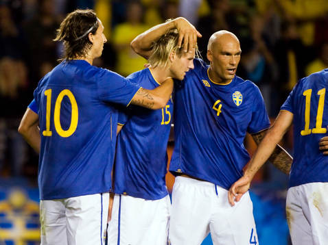  Zlatan Ibrahimovic, Ola Toivonen och Daniel Majstorovic, Sverige efter 3-0, jubel.
