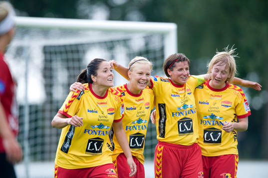  Katrin Schmidt, Madelaine Edlund, Azra Durakovic och Sofie Persson, Tyresö  (Jubel)
