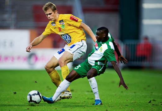  Petter Lennartsson, Jönköping, tacklas av Maic Sema, Hammarby.